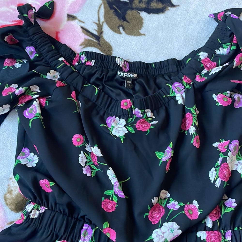 EXPRESS

FLORAL PRINT OFF SHOULDER JUMPSUIT / SIZE SMALL / pre- owned - Picture 3 of 4